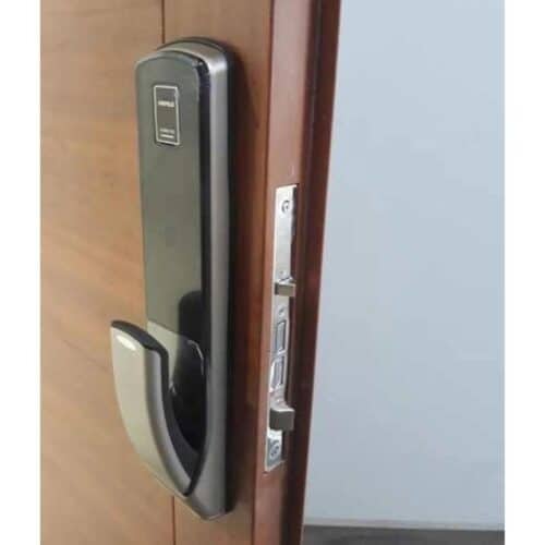 Khóa cửa điện tử Hafele EL9500-TCS 912.05.315 3 Ảnh thực tế Khóa cửa điện tử Hafele EL9500-TCS 912.05.315