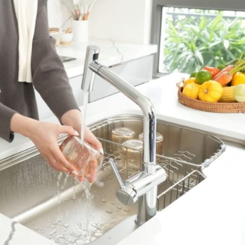 Vòi rửa bát nóng lạnh Konox Volta Chrome có dây rút 3 Hình ảnh thực tế vòi rửa bát nóng lạnh Konox Volta Chrome có dây rút