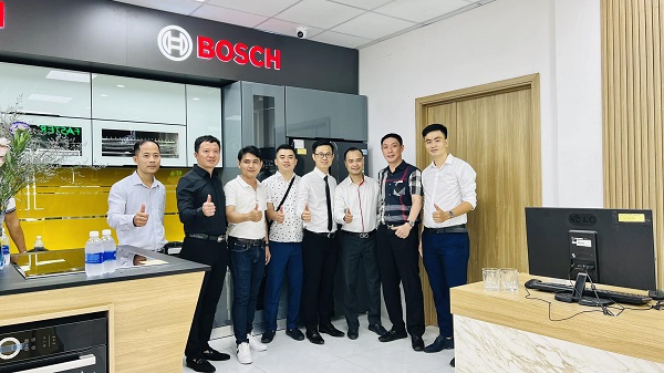 Đội ngũ chăm sóc khách hàng tại Hệ Thống Thế Giới Bếp Nhập Khẩu 1 Đội ngũ chăm sóc khách hàng tại Hệ Thống Thế Giới Bếp Nhập Khẩu