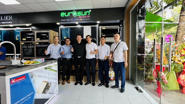 Đội ngũ chăm sóc khách hàng tại Hệ Thống Thế Giới Bếp Nhập Khẩu 2 Nhiệm vụ của đội ngũ chăm sóc khách hàng tại Thế Giới Bếp Nhập Khẩu