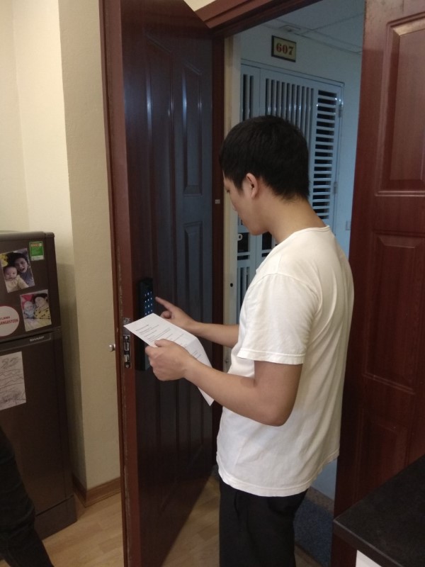 Hướng dẫn lắp đặt khóa cửa điện tử tại nhà 3 Xác định vị trí lắp đặt khóa cửa điện tử
