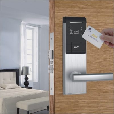 Khóa cửa từ là gì? Ưu nhược điểm và cách hoạt động 1 khóa cửa từ