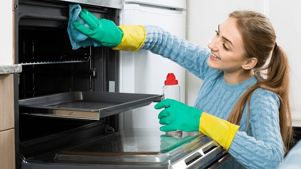 HƯỚNG DẪN CÁCH VỆ SINH LÒ NƯỚNG ĐÚNG CHUẨN VÀ HIỆU QUẢ TẠI NHÀ 3 Cách vệ sinh lò nướng bằng nước rửa chén