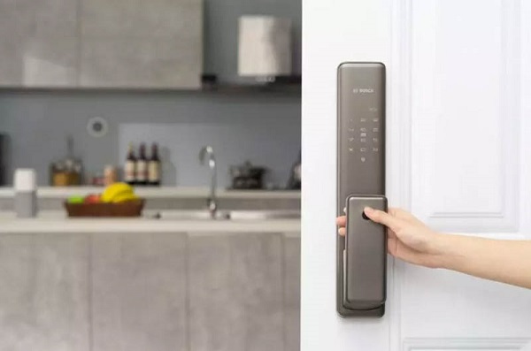 LIỆU KHÓA CỬA VÂN TAY CÓ AN TOÀN KHÔNG? 2 Khóa cửa vân tay