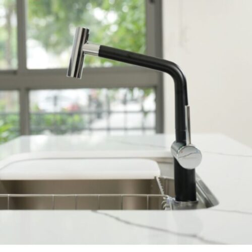 Vòi rửa bát nóng lạnh Konox Volta Black có dây rút 3 Hình ảnh thực tế vòi rửa bát nóng lạnh Konox Volta Black có dây rút