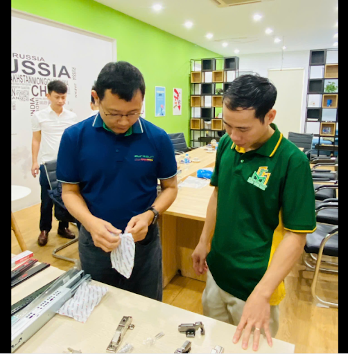 Bếp Hoàng Cương trải nghiệm trực tiếp sản phẩm mới của GrandX