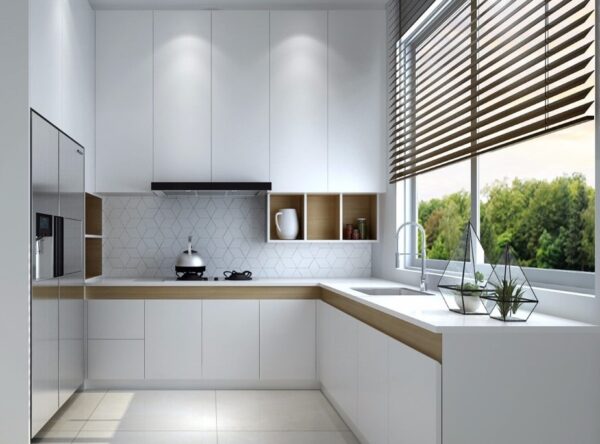 Tủ bếp chữ L có cửa sổ lớn