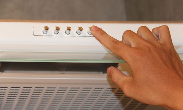 Máy hút mùi cổ điển 70cm Malloca H107W ( Màu trắng) 7 H107W bảng điều khiển phím cơ