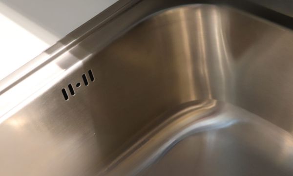 Chậu rửa chén Inox Malloca MS - 1023 11 MS 1023 yên tâm với lỗ thoát chống tràn