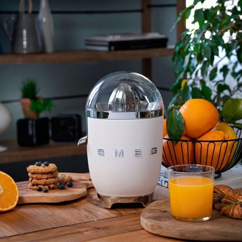 Máy vắt cam Smeg CJF01WHEU White 4 Hình ảnh máy vắt cam Smeg CJF01WHEU White
