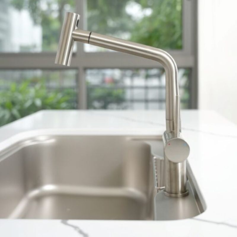 Hình ảnh thực tế vòi rửa bát nóng lạnh Konox Volta Nickel có dây rút Hình ảnh thực tế vòi rửa bát nóng lạnh Konox Volta Nickel có dây rút
