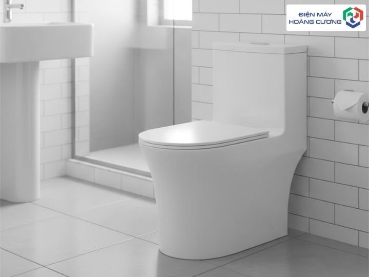 Bồn cầu một khối Hafele 588.82.438 tiết kiệm không gian