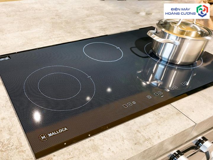 bếp từ Malloca với mặt kính sang trọng, chịu nhiệt