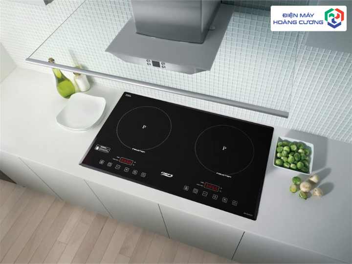 bếp từ chefs trong không gian bếp