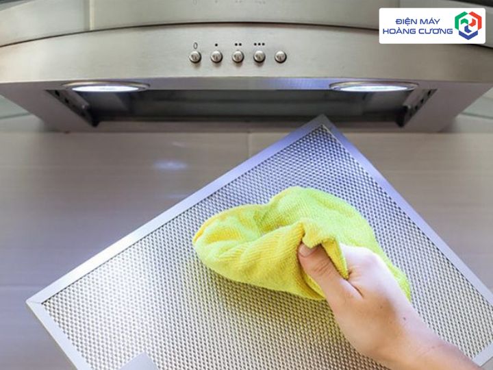 Vệ sinh lưới lọc máy hút mùi Bosch
