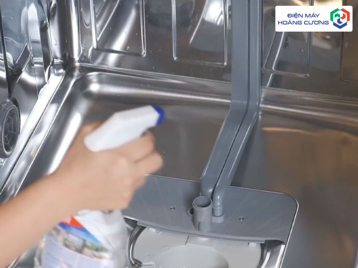 Địa Chỉ Mua Máy Sấy Chén Bát Malloca Uy Tín Tại Nghệ An - Top 8 mã đáng mua nhất 2026 11 Vệ sinh máy sấy chén bát Malloca