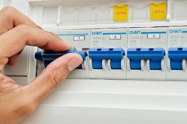 Cách phòng tránh máy lạnh SHARP báo lỗi chớp đèn 4 lần