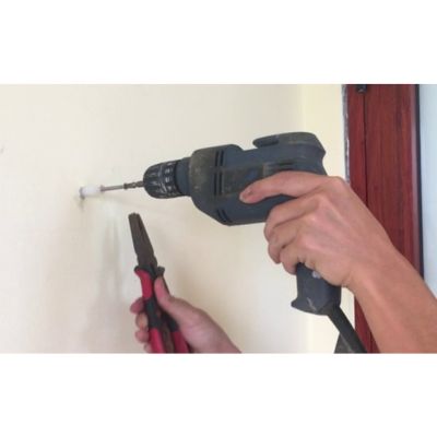 Khoan lỗ bắt vít vào trần bê tông