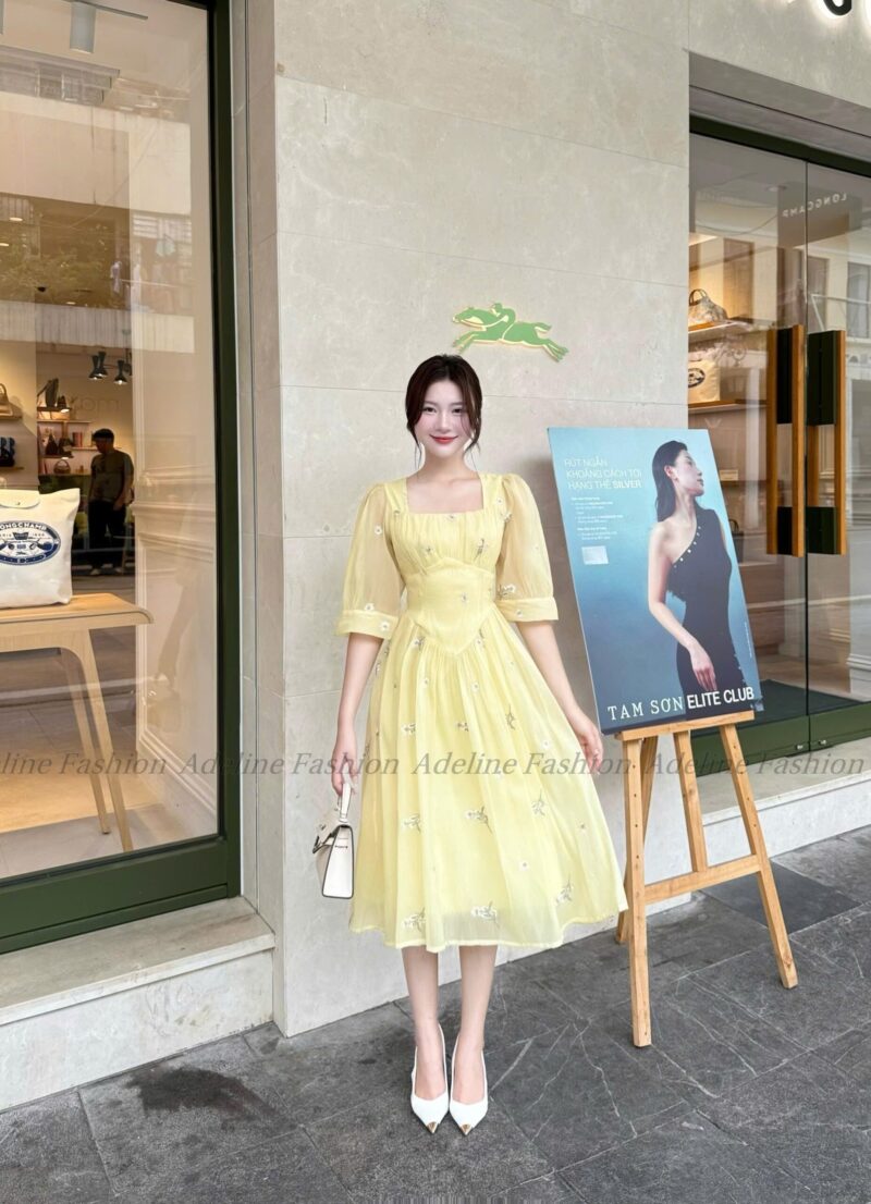 Váy dài tay bồng cổ vuông thêu thanh lịch