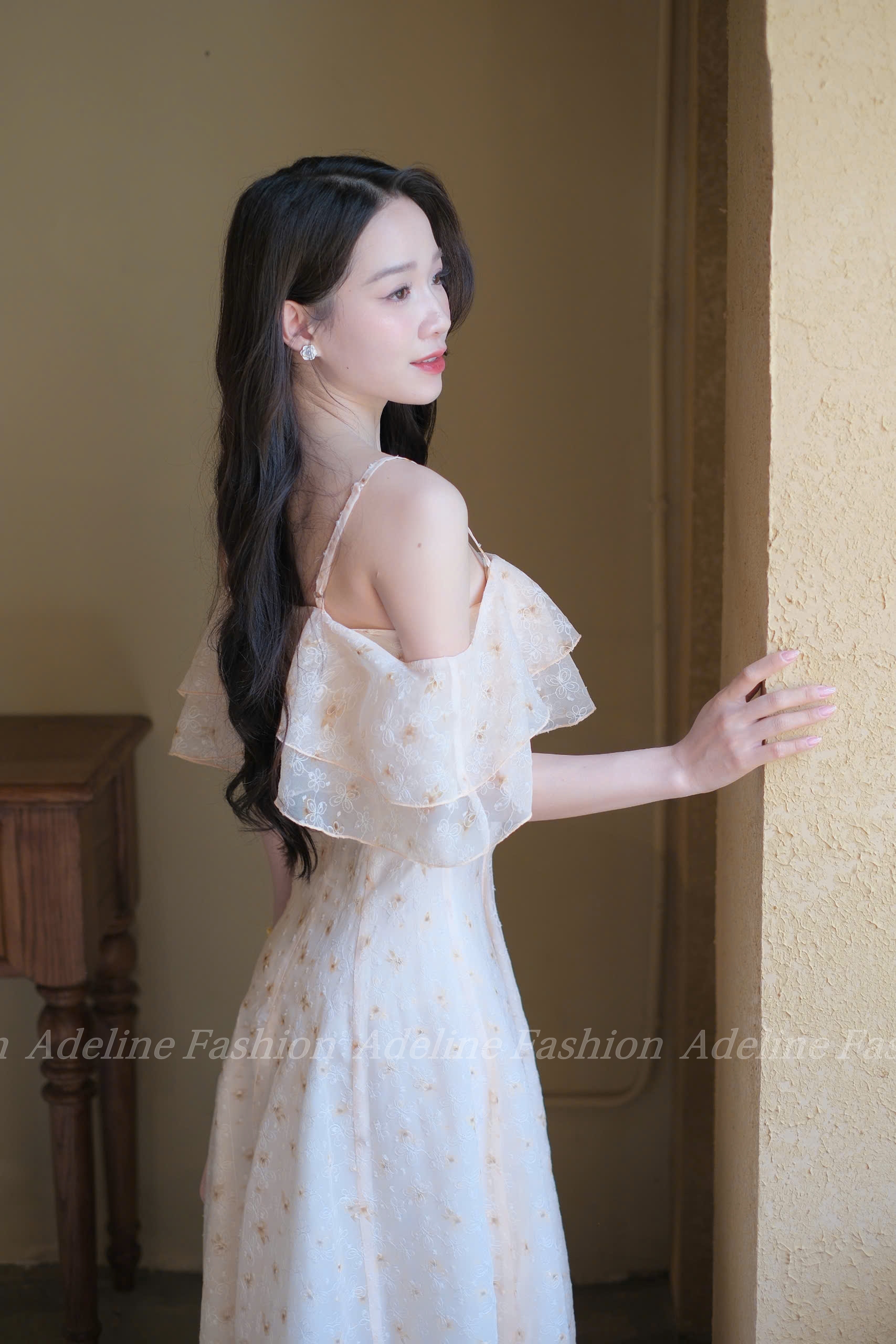 Adeline House - Váy trễ vai bánh bèo nữ tính, chất mềm mại, tôn dáng - TK 90 Cam Adeline House - Váy trễ vai bánh bèo nữ tính, chất mềm mại, tôn dáng - TK 90 Cam - Ảnh 3