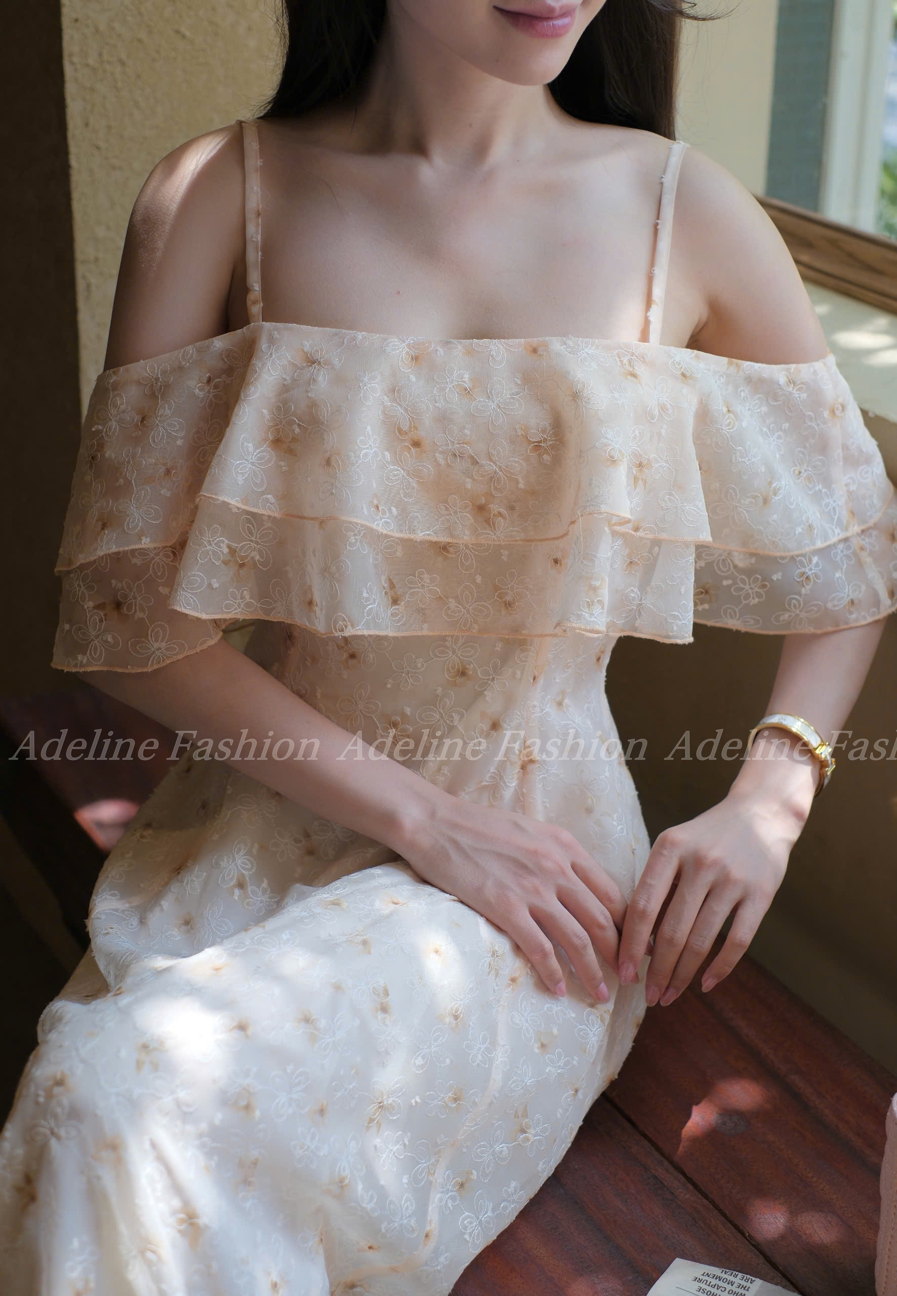 Adeline House - Váy trễ vai bánh bèo nữ tính, chất mềm mại, tôn dáng - TK 90 Cam Adeline House - Váy trễ vai bánh bèo nữ tính, chất mềm mại, tôn dáng - TK 90 Cam - Ảnh 4