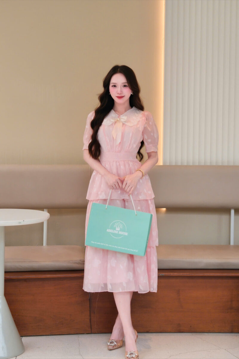 Alternative view of ADELINE HOUSE -  Đầm Maxi Hồng Pastel Cổ Ren Nơ Tay Phồng Dáng Xòe Tầng Nàng Thơ Thanh Lịch– TK200.2