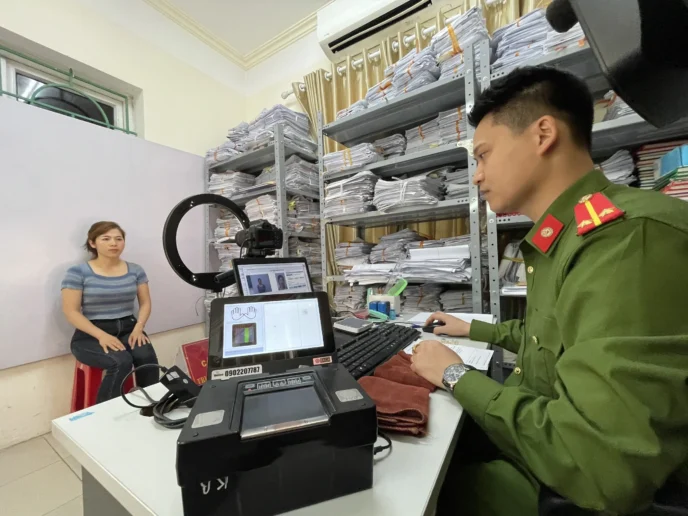 2 lam cccd gan chip cho nguoi dan tai cong an tinh ha nam anh tran cuong 8 17087867069812062284258