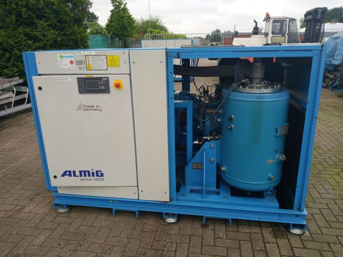 Máy nén khí ALMIG Variable XP 32 là một trong những sản phẩm nổi bật trong dòng máy nén khí trục vít điều khiển tốc độ của ALMIG. Được thiết kế để đáp ứng nhu cầu khí nén thay đổi trong các ứng dụng công nghiệp, máy nén khí này mang lại hiệu suất cao, tiết kiệm năng lượng và độ bền vượt trội.