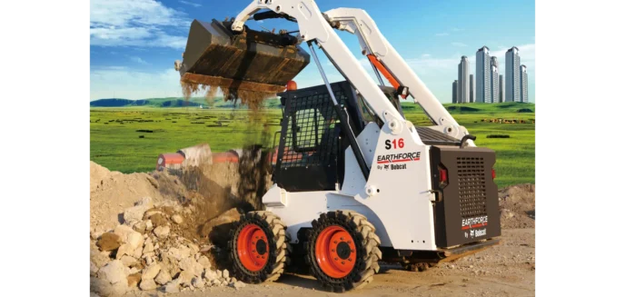 Mua Máy Xúc Bobcat Tại Multico Việt Nam Giải Pháp Thiết Bị Công Trình Đáng Tin Cậy Máy xúc trượt Bobcat S16 là dòng máy thuộc phân khúc nhỏ gọn của Bobcat, được thiết kế đặc biệt để hoạt động hiệu quả trong không gian chật hẹp và yêu cầu khả năng cơ động cao. Với thiết kế nhỏ gọn và khả năng quay vòng tại chỗ, S16 là lựa chọn lý tưởng cho các công trình xây dựng, dọn dẹp nhà xưởng, vệ sinh đường phố và nhiều ứng dụng khác.