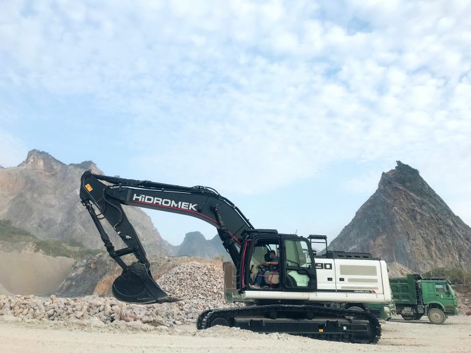HMK 390LCHD Ha Nam 1
