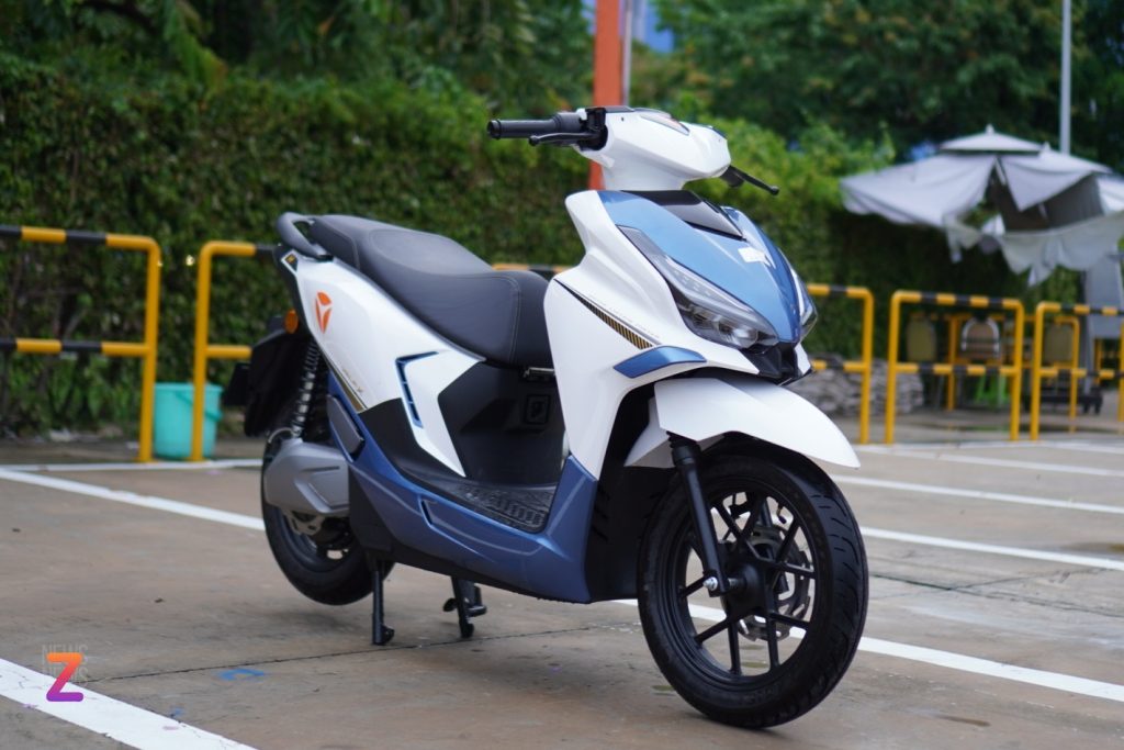 Nóng cuộc đua xe máy điện tại thị trường Việt Nam 1 cheotrai yadea velax znews