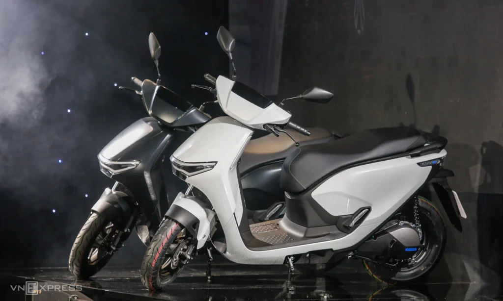 VinFast Evo Ra Mắt Bản Mới Giá Từ 19,9 Triệu Đồng, Cạnh Tranh Trực Tiếp Honda ICON e 2 xe may dien honda