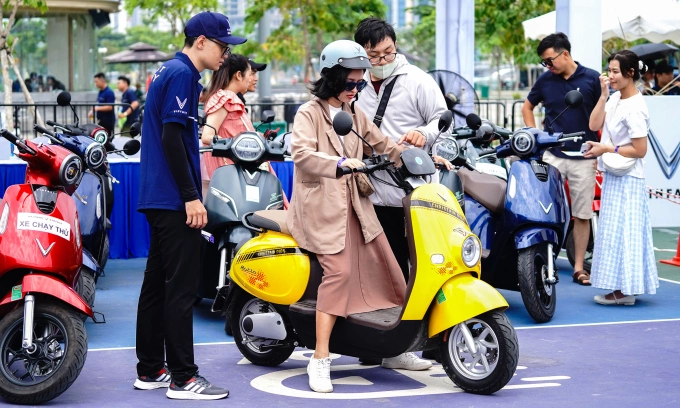 Thị Trường Xe Máy Điện Bùng Nổ Nhờ Chính Sách Hạn Chế Xe Xăng Tại Hà Nội và TP. HCM 1 xe may dien tai Viet Nam