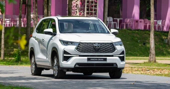 Toyota Innova Cross