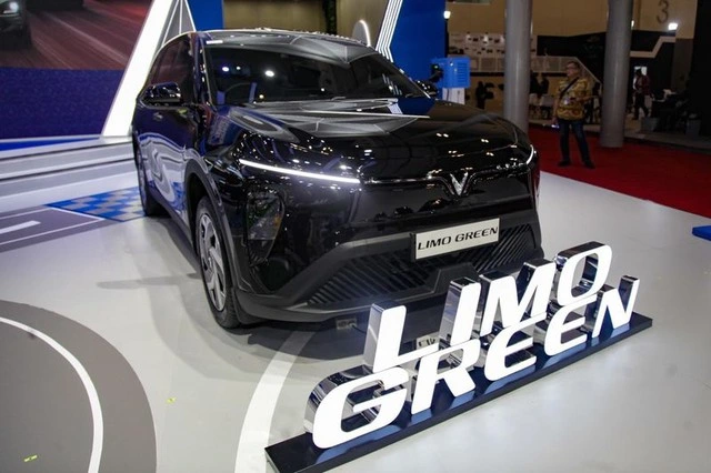 vinfast limo green
