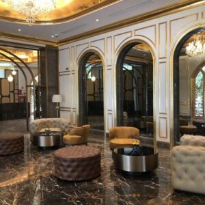Khách sạn dát vàng Hanoi Golden Lake