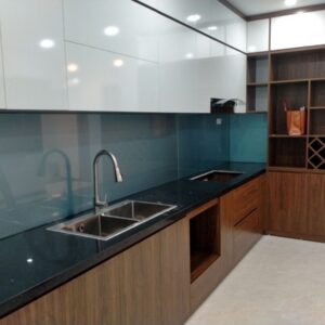 Kính Bếp màu ánh ngũ