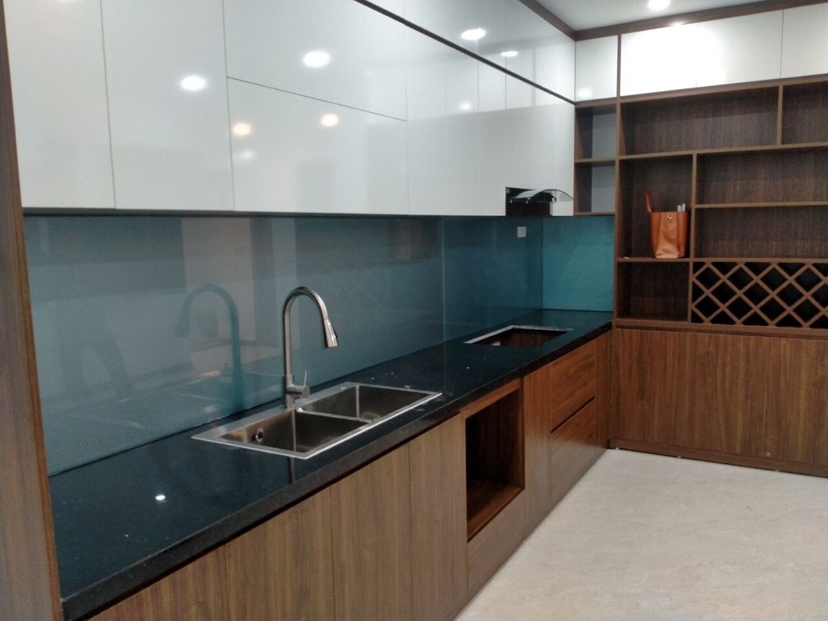 Kính Bếp màu ánh ngũ