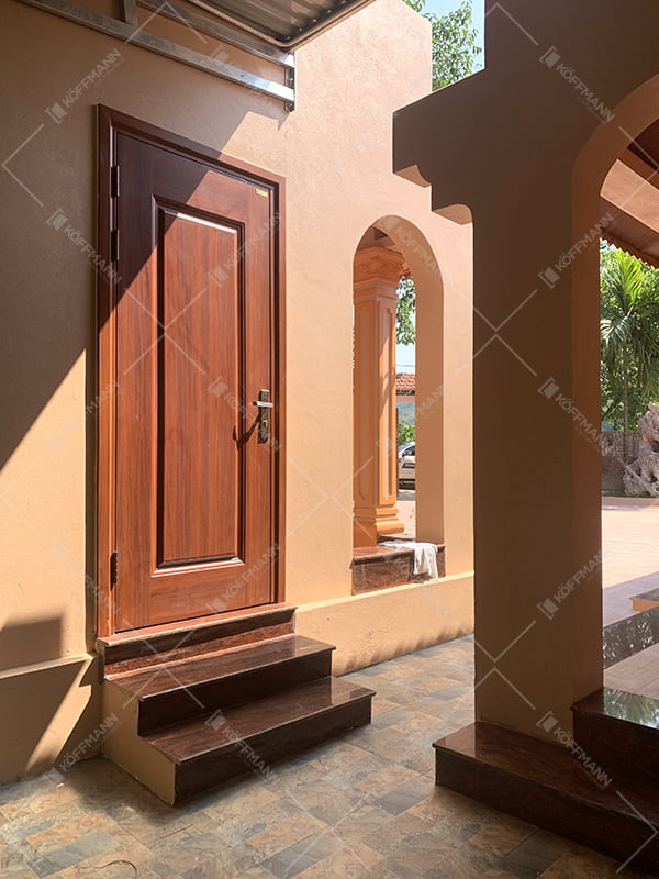 Mẫu cửa thép vân gỗ KG-1.31 làm cửa ra vào