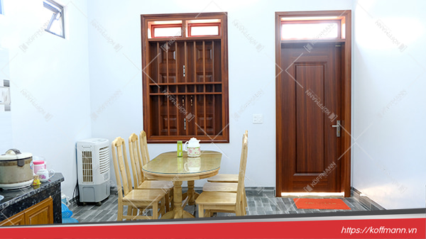 Cửa thép vân gỗ KG-1.31-1TK làm cửa nhà ăn