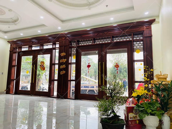 công trình cửa thép vân gỗ Luxury KLT-3VK