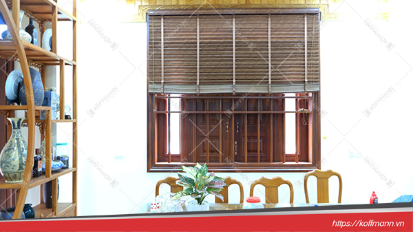 cửa cửa sổ thép vân gỗ KS-41.CS1.K-2TK làm cửa sổ phòng ăn