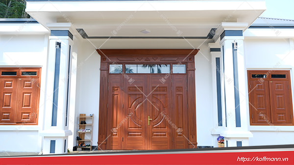 Mẫu cửa thép vân gỗ KL-42.01.03-4TK đẹp