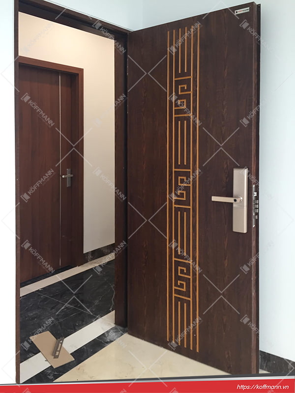 công trình thực tế sản phẩm cửa thép vân gỗ KG-1.30