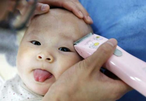Cách sử dụng tông đơ cắt tóc cho bé Cách sử dụng tông đơ cắt tóc cho bé