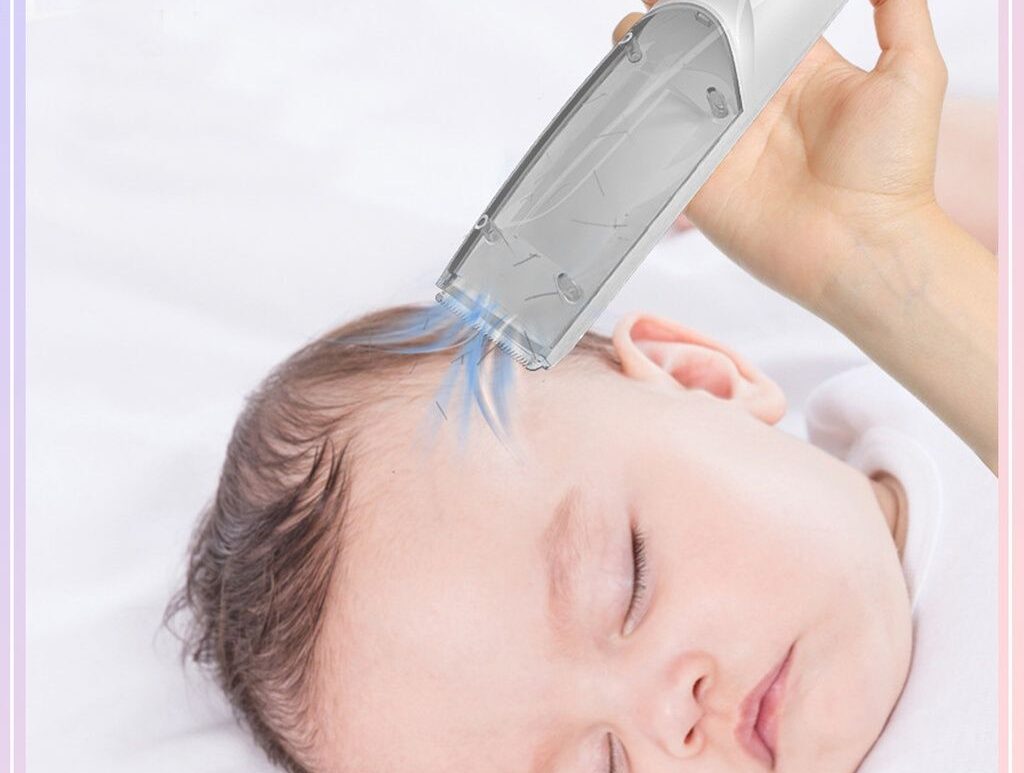 Tông đơ cắt tóc cho bé sơ sinh