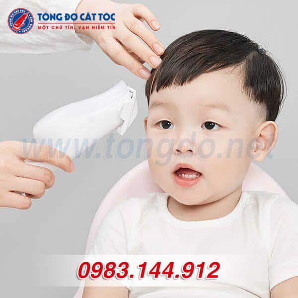 Kinh nghiệm vàng khi dùng tông đơ cắt tóc cho bé có hút tóc