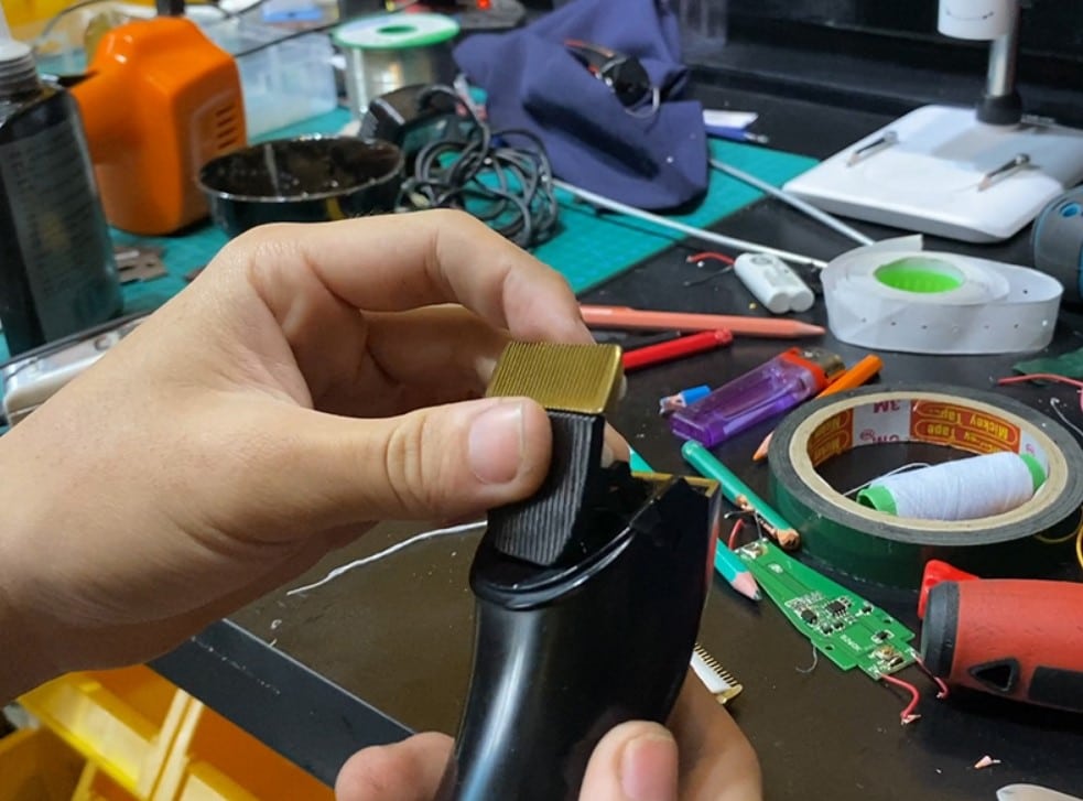 Thay lưỡi tông đơ mới