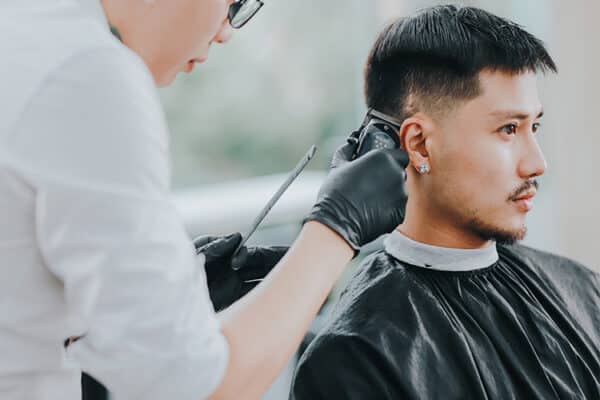Đào tạo nghề chăm sóc tóc nam - Bước đệm cho sự nghiệp thành công 2 Đào tạo nghề chăm sóc tóc nam