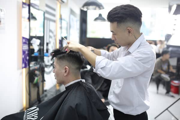Hướng Dẫn Sử Dụng Tông Đơ Cơ Bản cho Người Mới Bắt Đầu 4 Hướng Dẫn Sử Dụng Tông Đơ Cơ Bản cho Người Mới Bắt Đầu